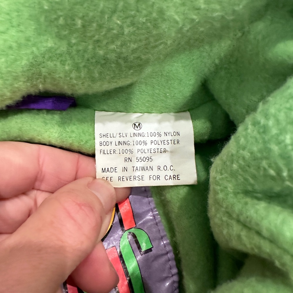 𝙷𝙾𝚃 𝙼𝚄𝚂𝙸𝙲
Retro 90’s 𝑵𝒆𝒐𝒏 Fleece jacket with insert - Picture 4 of 9